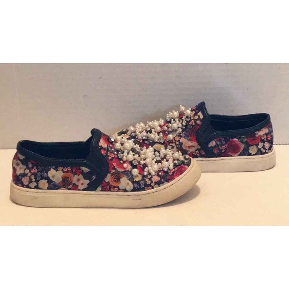 ❣️▪️SOLD▪️❣️GIANNI BINI Gil’s Slip On Sneakers Floral  13 - Picture 3 of 10